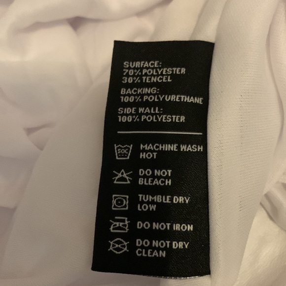 NWOT King Mattress Protector - Picture 3 of 4